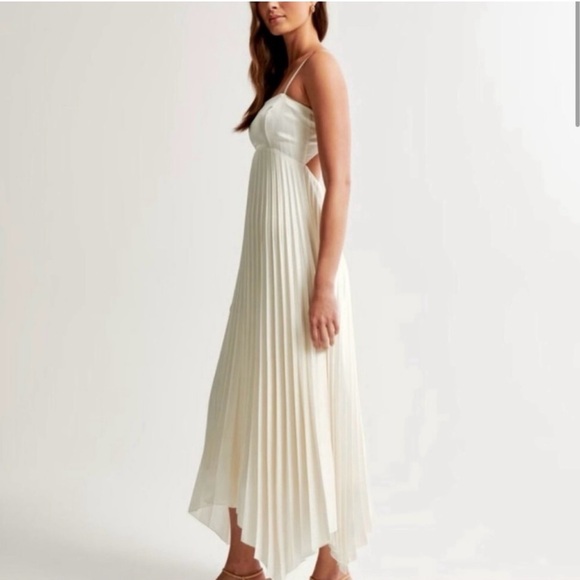 Abercrombie & Fitch Giselle Cream Pleated Maxi Dress - Picture 3 of 9
